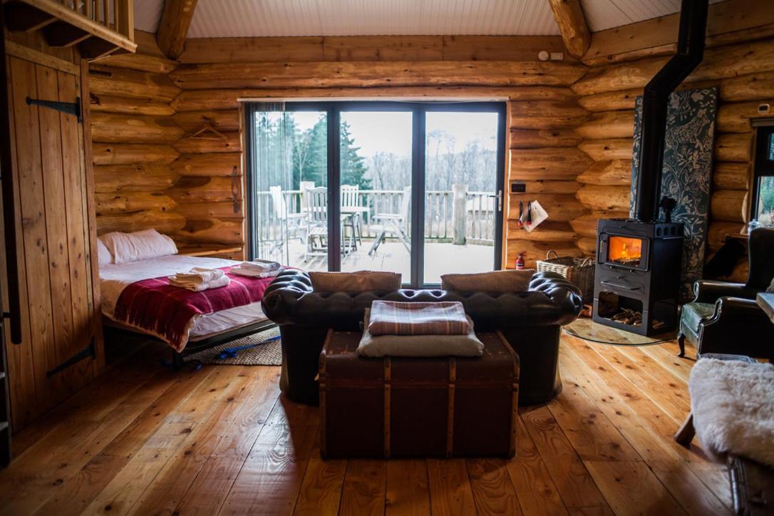 Coed Y Marchog Woodland Retreat Villa เฮริฟอร์ด ภายนอก รูปภาพ