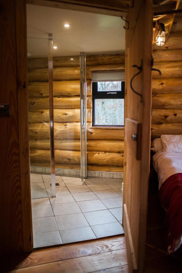 Coed Y Marchog Woodland Retreat Villa เฮริฟอร์ด ภายนอก รูปภาพ